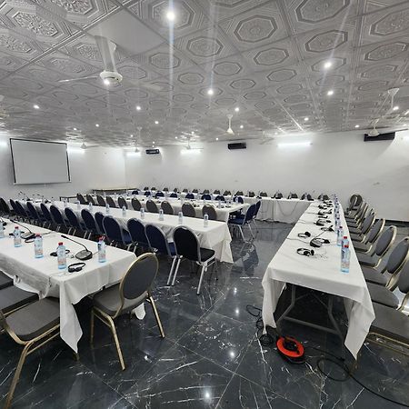 Hotel Les Fleurettes Ouagadougou Esterno foto