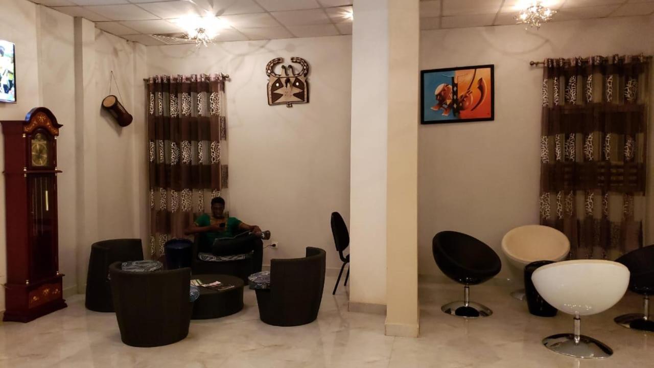Hotel Les Fleurettes Ouagadougou Esterno foto