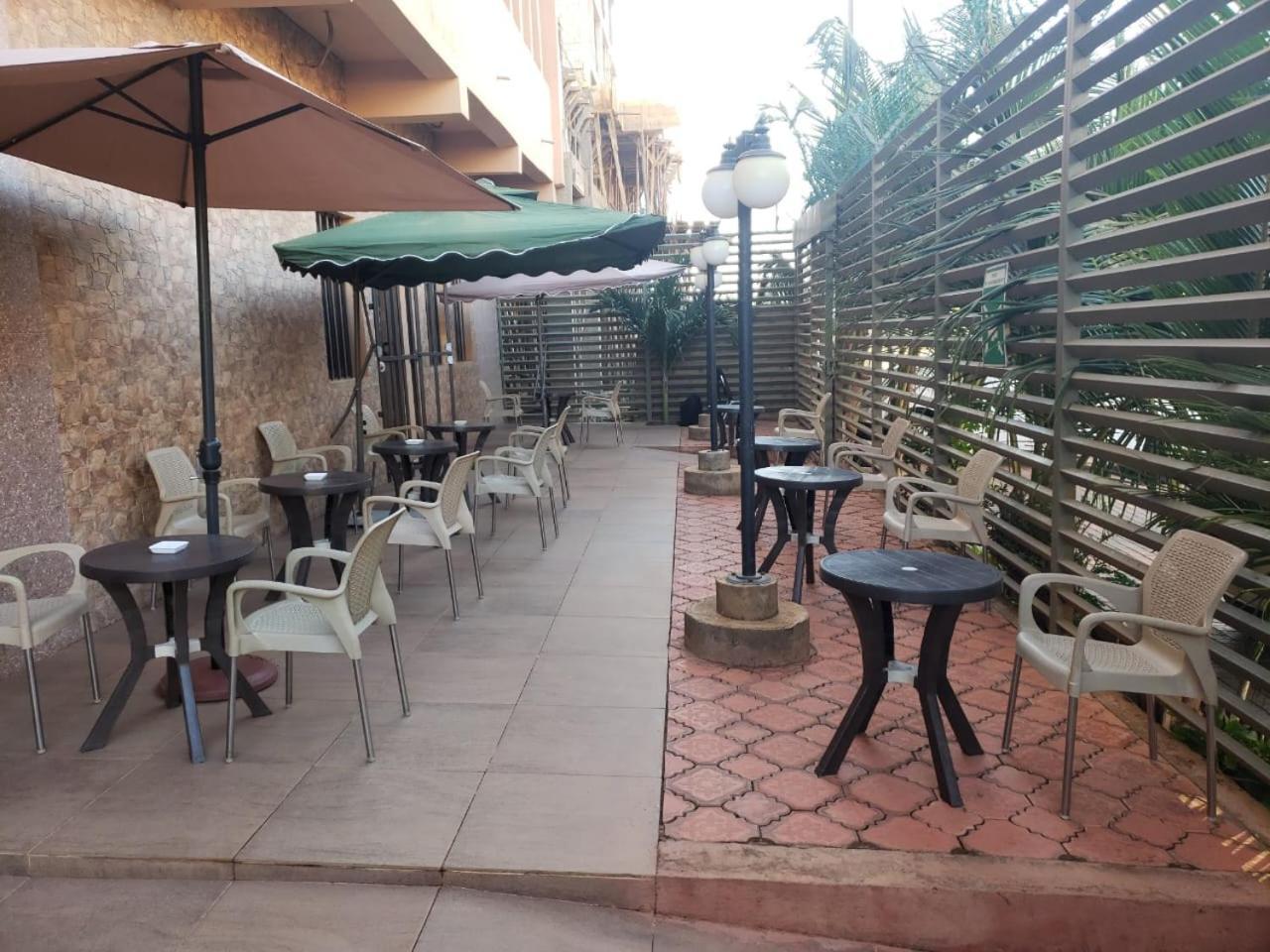 Hotel Les Fleurettes Ouagadougou Esterno foto