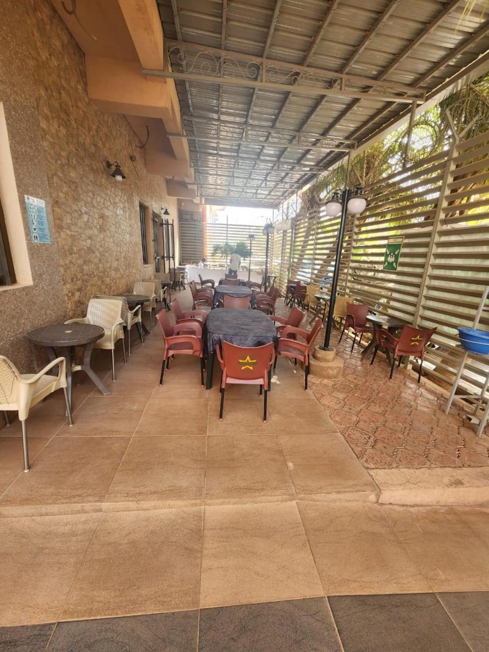 Hotel Les Fleurettes Ouagadougou Esterno foto