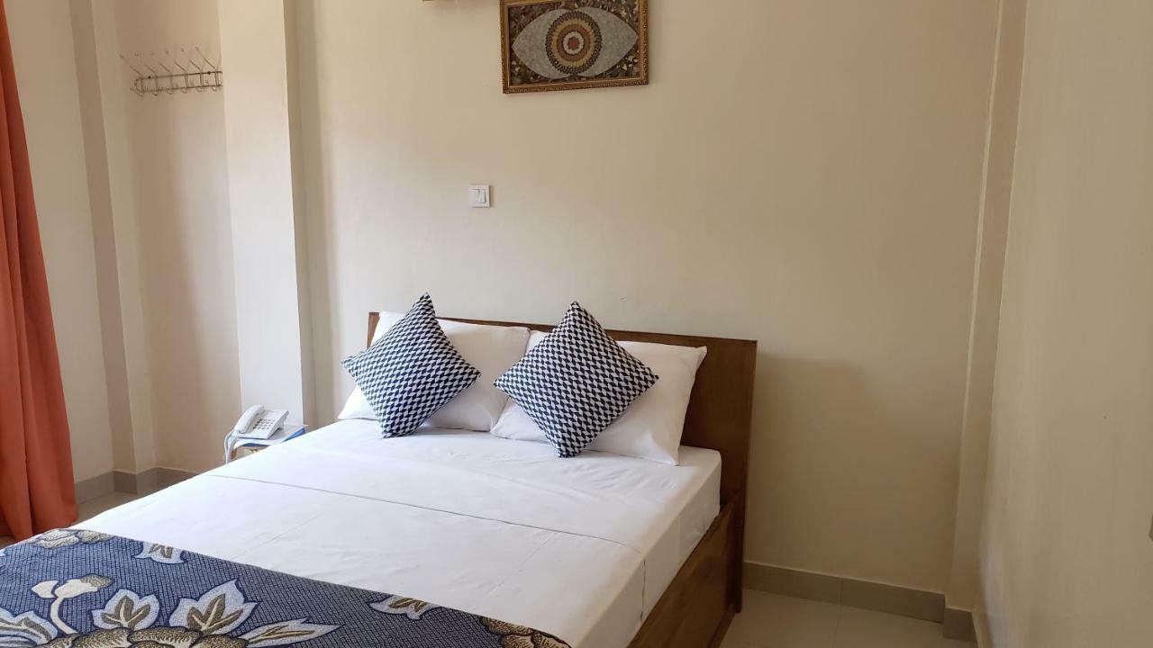 Hotel Les Fleurettes Ouagadougou Esterno foto